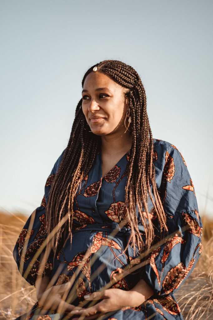Séance grossesse en famille à la plage