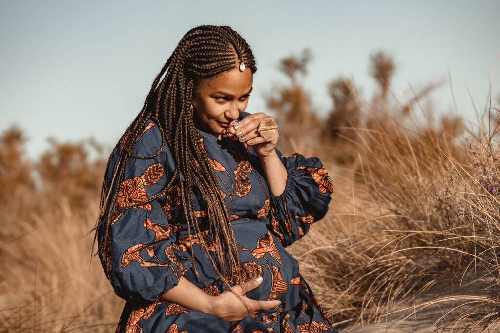 Séance grossesse en famille à la plage