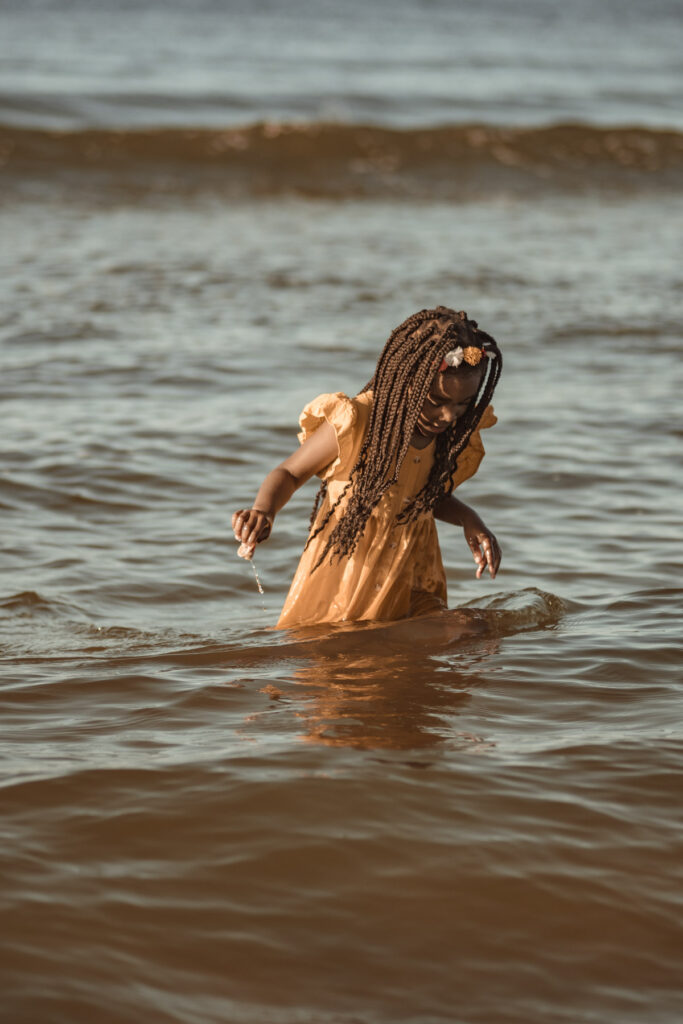 Séance grossesse en famille à la plage