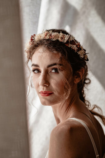 Portrait de la mariée style bohème.