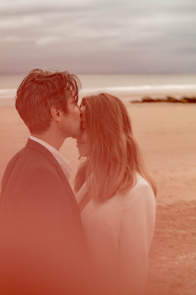 Photographe mariage civil à la plage.