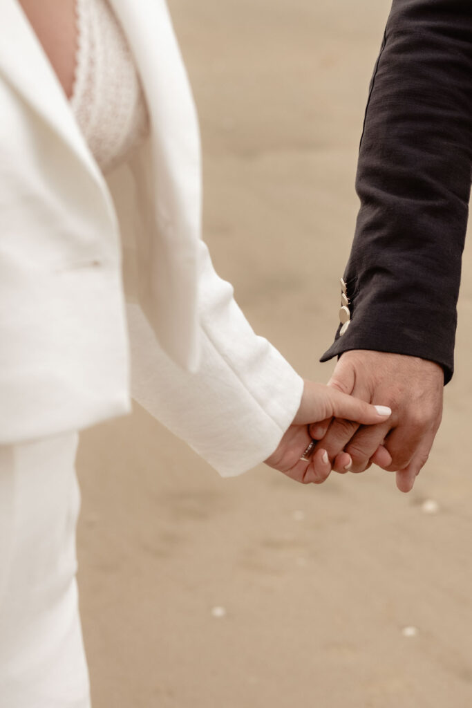 Photographe mariage civil à la plage.