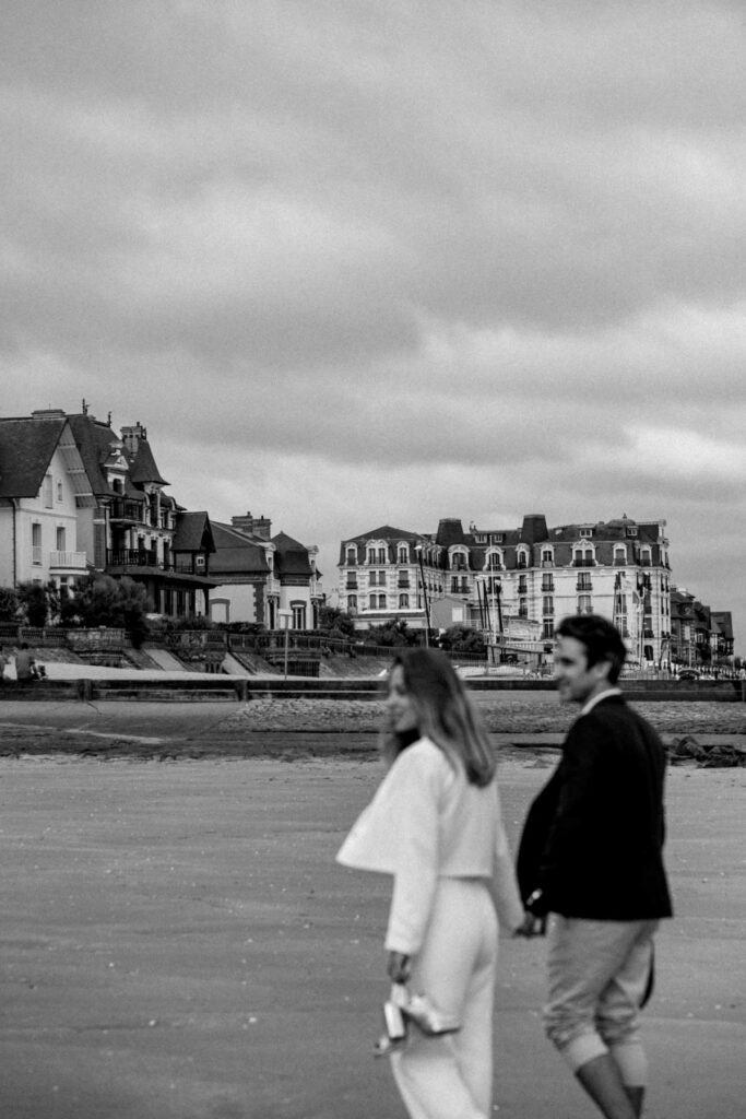 Photographe mariage civil à la plage.