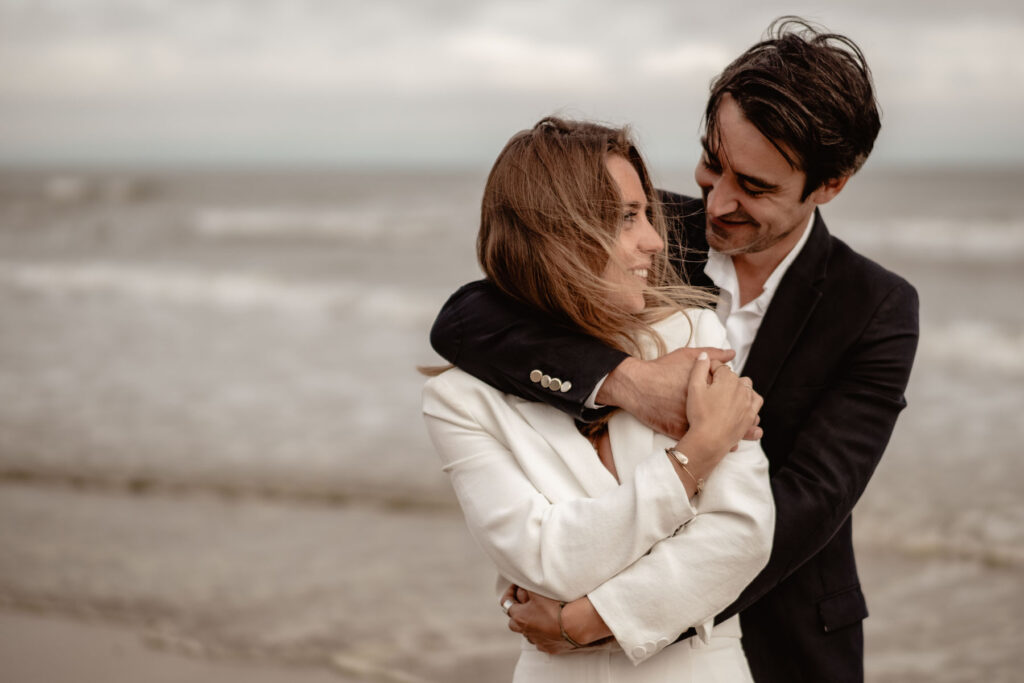 Photographe mariage civil à la plage.