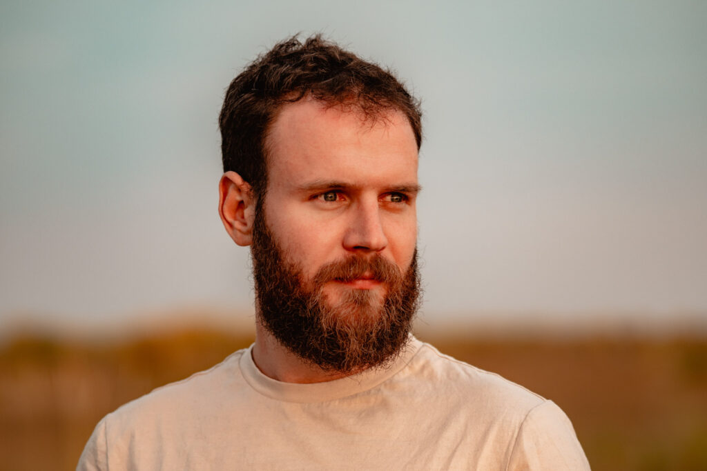 Séance photo grossesse à la plage d'Espiguette près de Montpellier