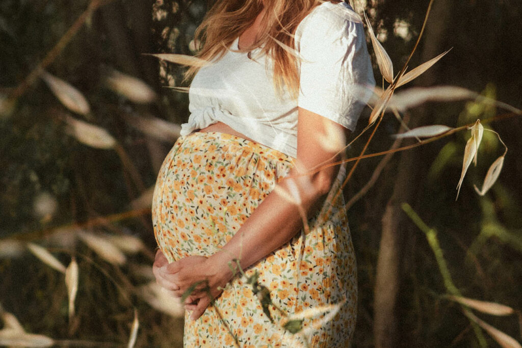 photographe grossesse en pleine nature