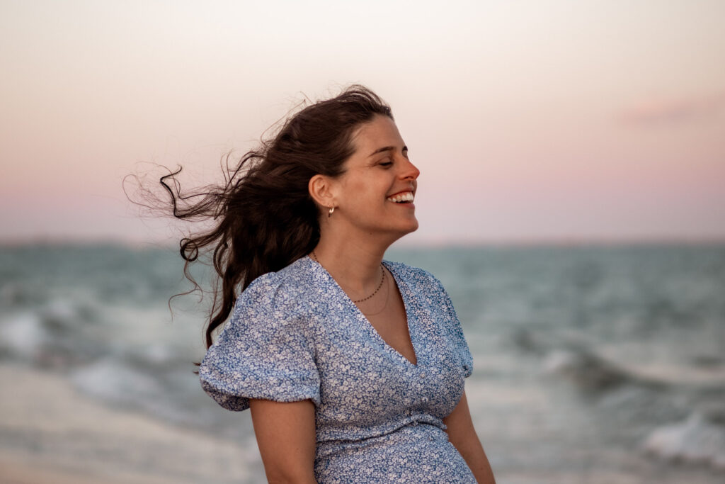 séance grossesse à la plage du petit travers