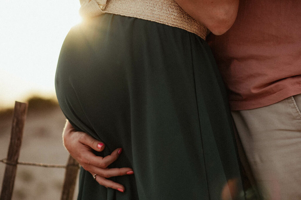 séance photo grossesse à la plage