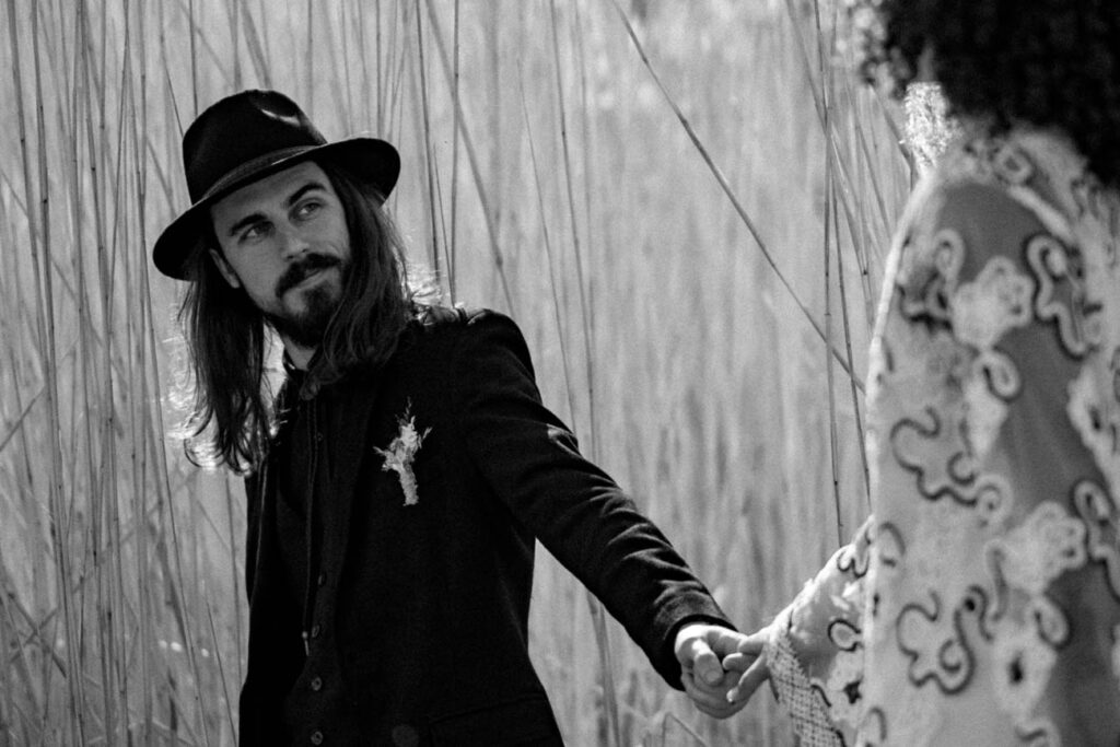 elopement boho hippie western au lac du salagou