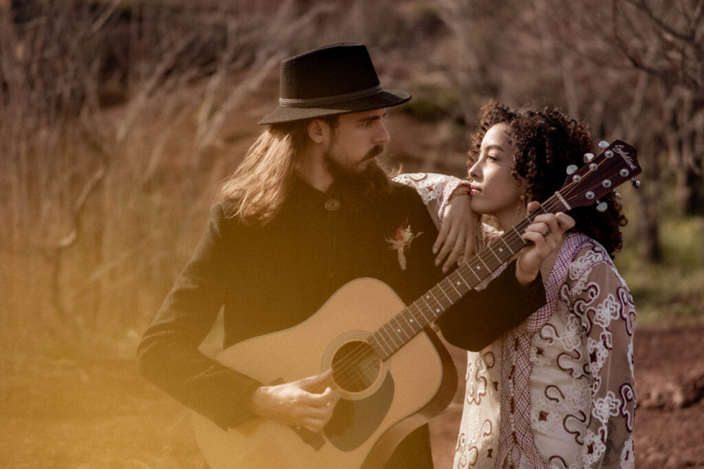 elopement boho hippie western au lac du salagou