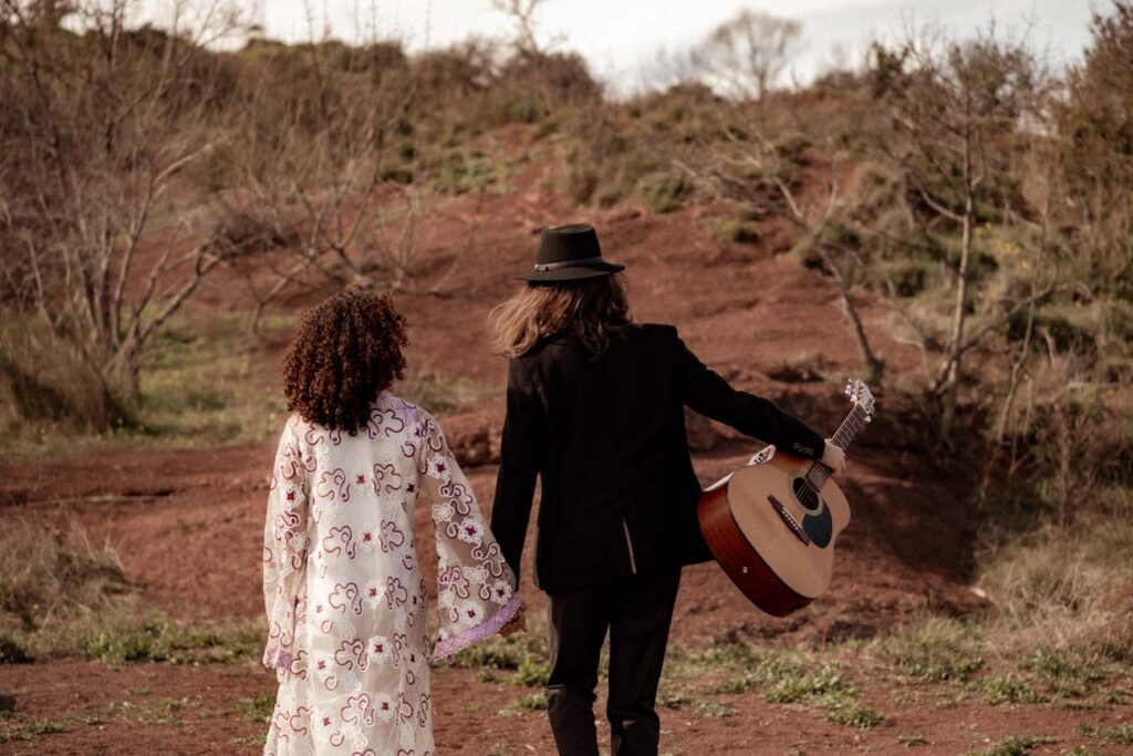 elopement boho hippie western au lac du salagou
