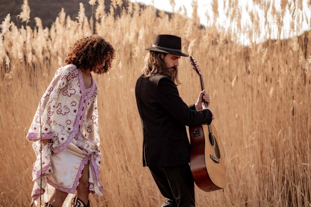 elopement boho hippie western au lac du salagou