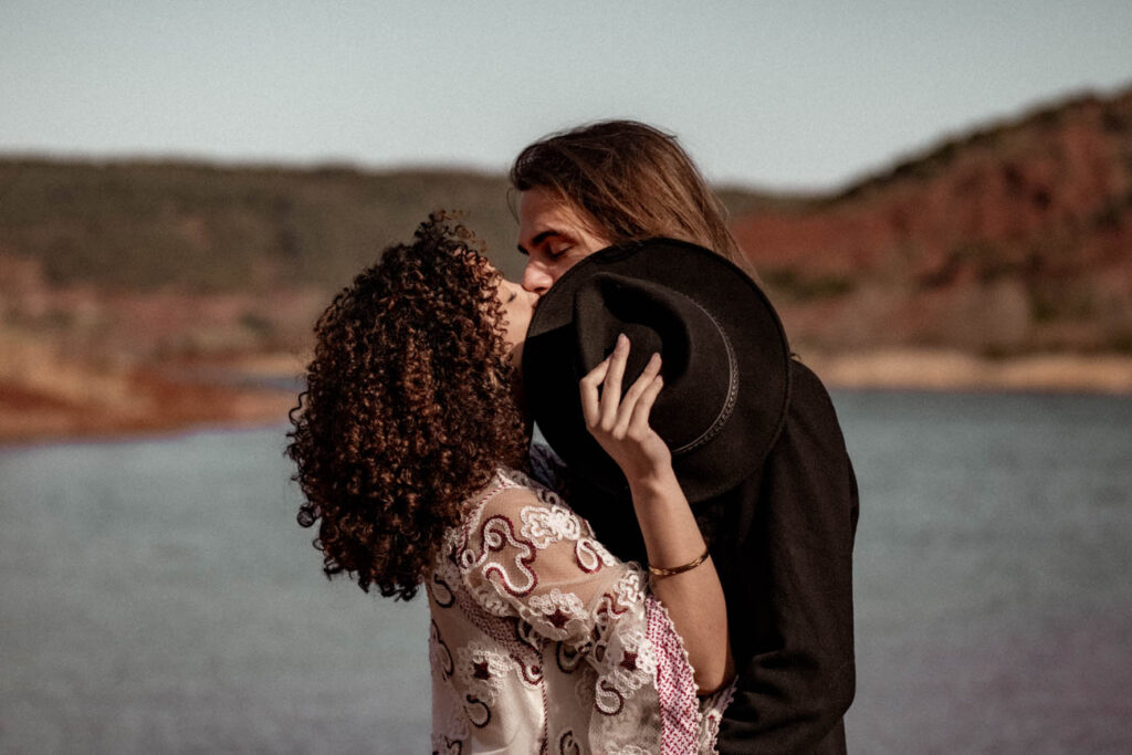 elopement boho hippie western au lac du salagou