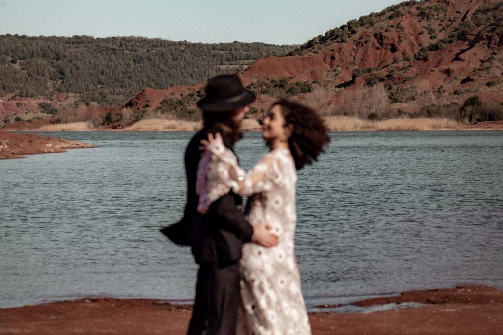 elopement boho hippie western au lac du salagou