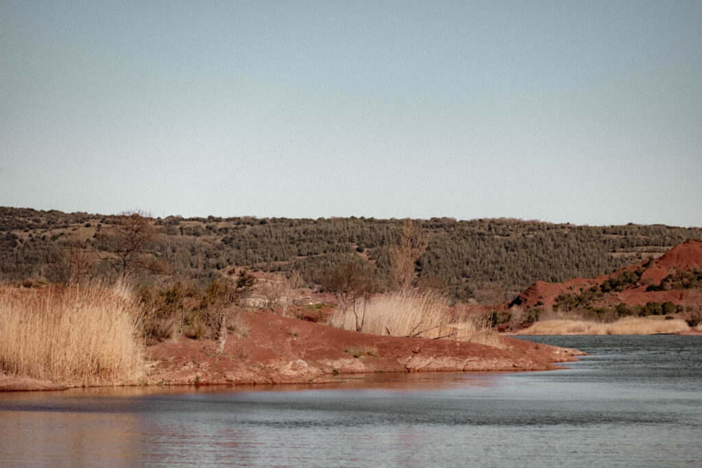 elopement boho hippie western au lac du salagou