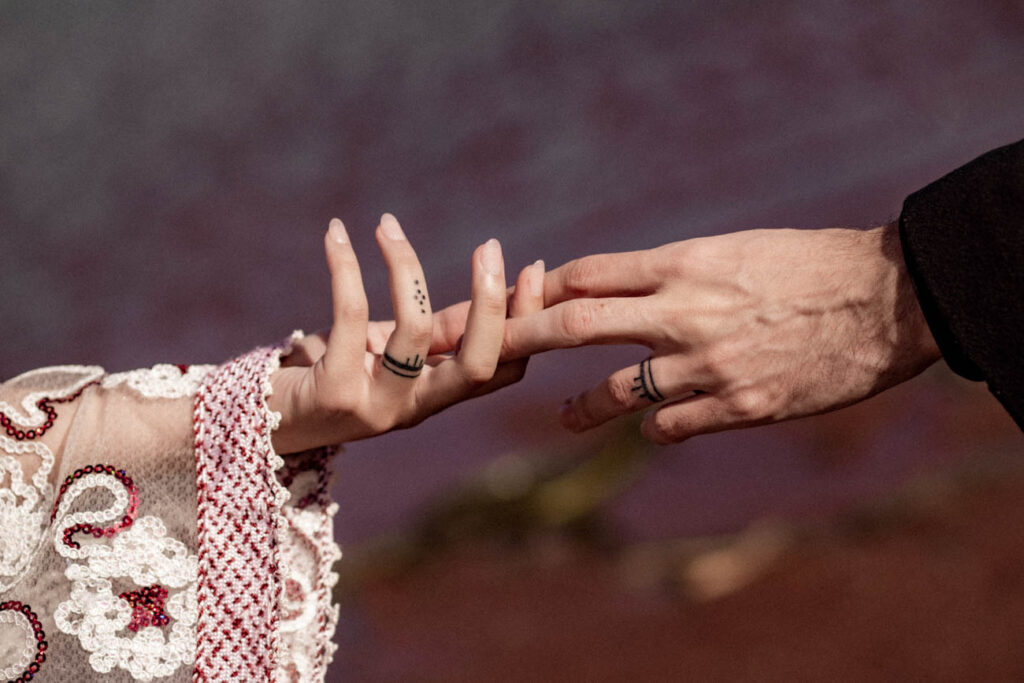 elopement boho hippie western au lac du salagou