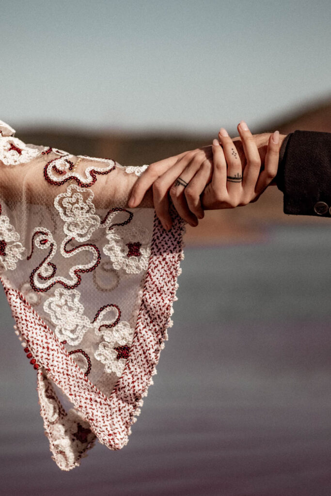 elopement boho hippie western au lac du salagou