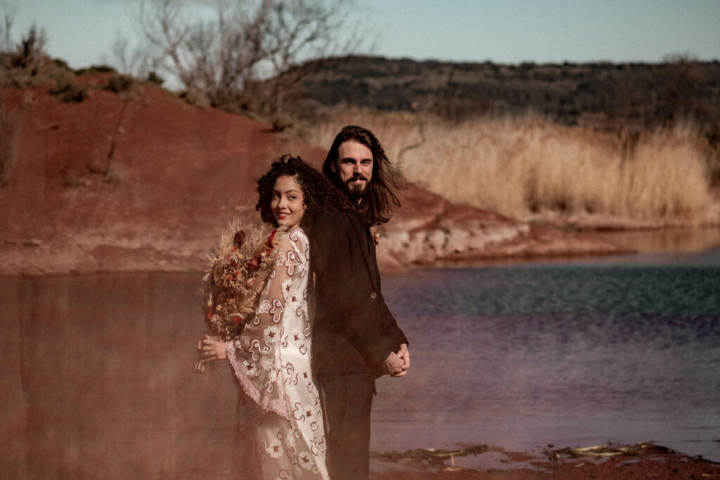 elopement boho hippie western au lac du salagou
