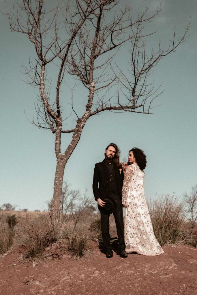 elopement boho hippie western au lac du salagou