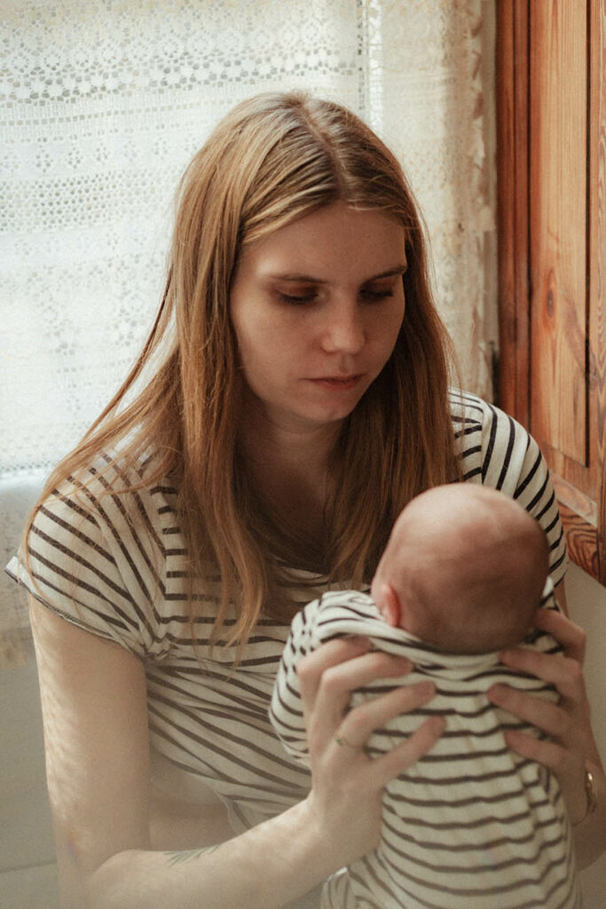 photographe bébé nouveau-né allaitement montpellier