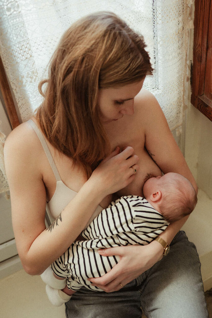 photographe bébé nouveau-né allaitement montpellier