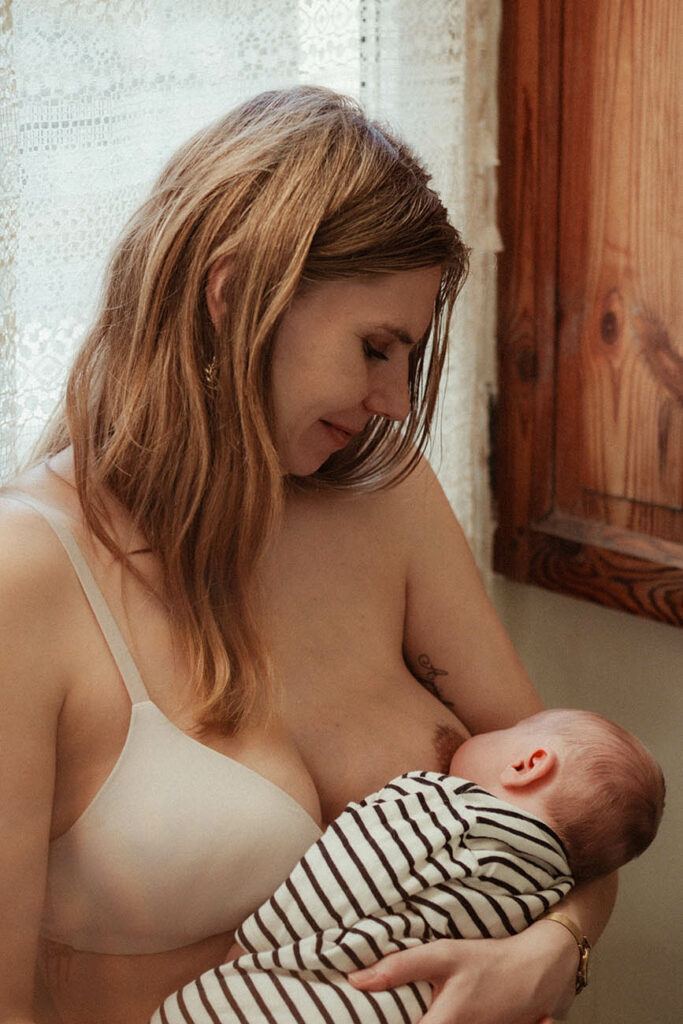 photographe bébé nouveau-né allaitement montpellier