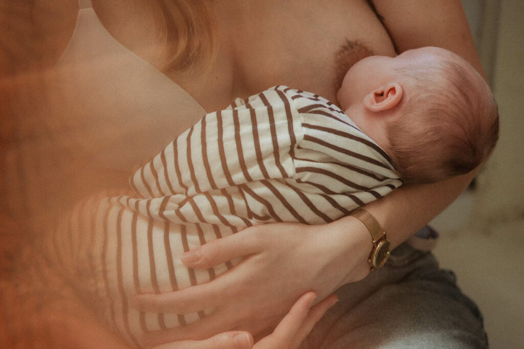 photographe bébé nouveau-né allaitement montpellier