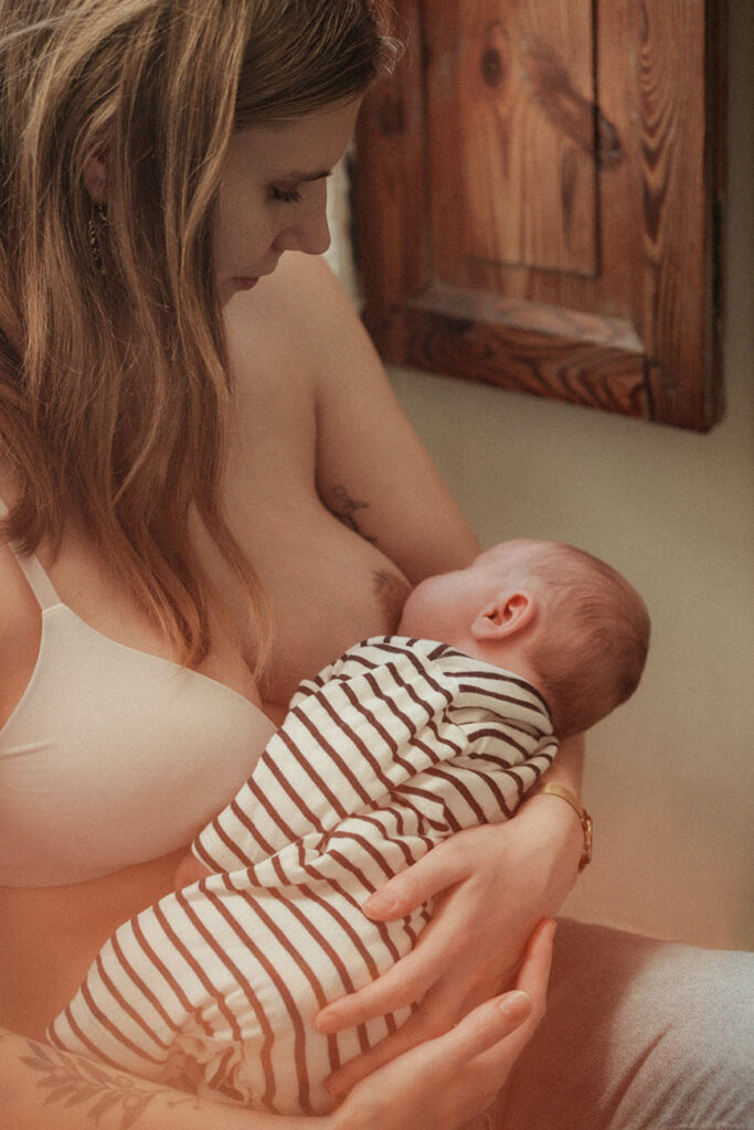 photographe bébé nouveau-né allaitement montpellier