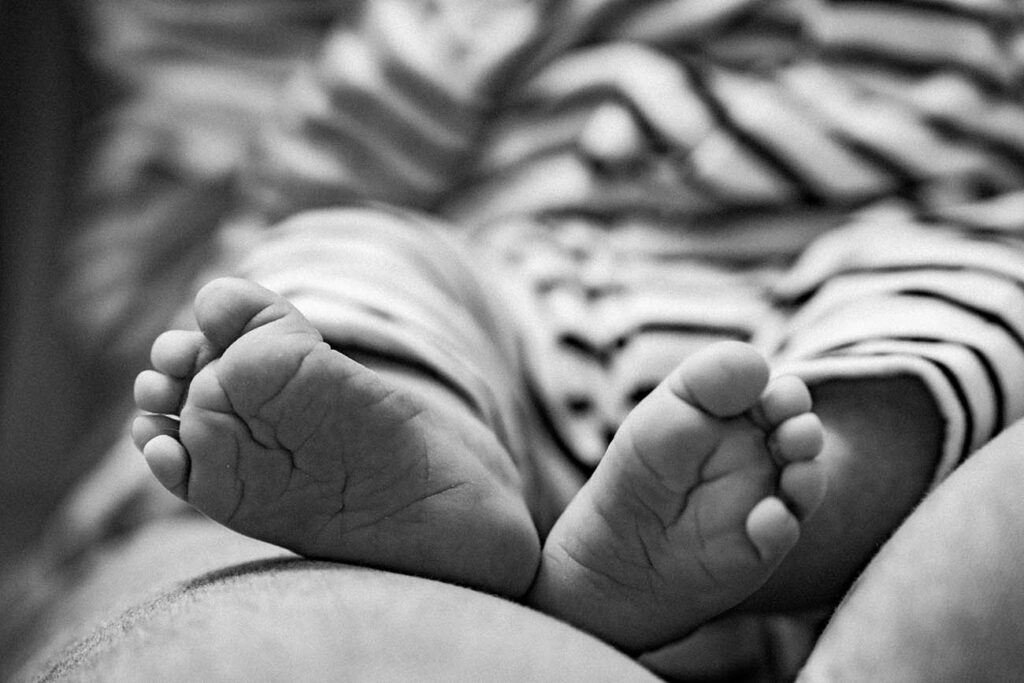 photographe bébé nouveau-né allaitement montpellier