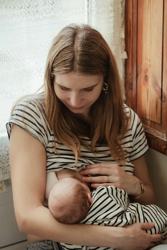 photographe bébé nouveau-né allaitement montpellier