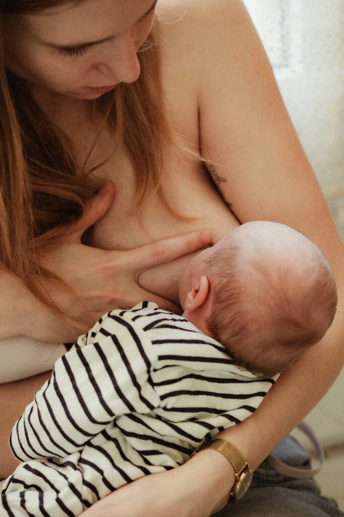 photographe bébé nouveau-né allaitement montpellier