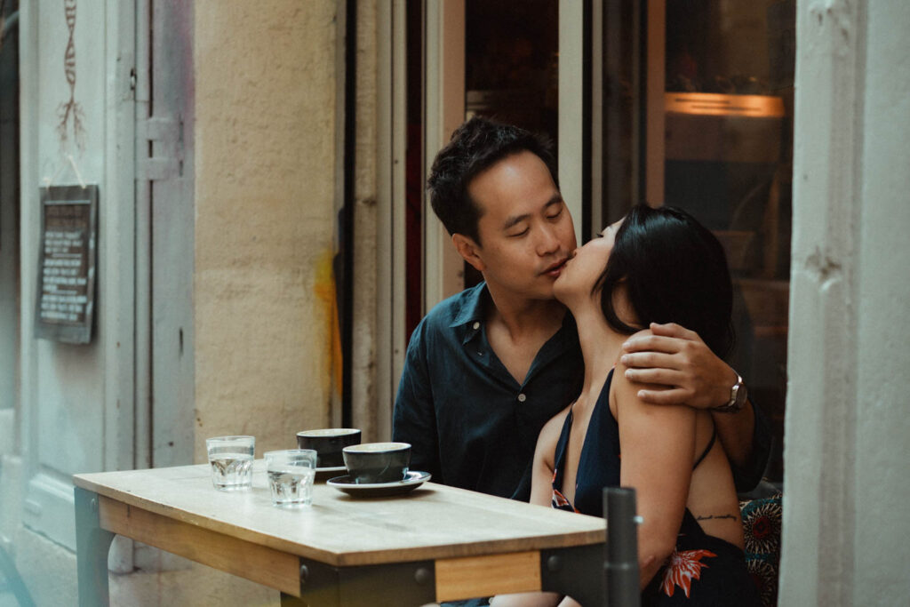 séance photo couple café